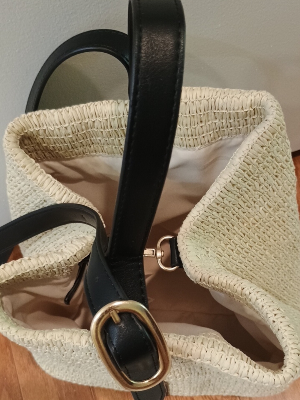 Raffia Woven Old Navy Carrie Bucket Bag - Picture 2 of 5